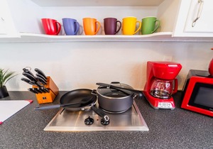 🏳️‍🌈 #2: Walk to Wilton Drive (with kitchen)