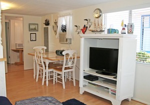 323E: Budget-friendly Avalon Cottage on Eucalyptus Street. Includes A/C and only in Avalon