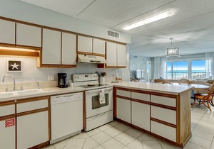 3rd Floor Oceanfront condo, easy beach access. Enjoy exclusive one of a kind fishing pier.