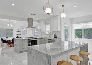 Beach Home 4300 SF Heated Pool , Walk to Beach