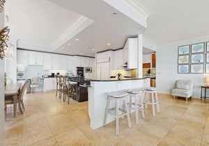 Beachfront 10th-floor condo with Gulf view, pool, gym, & balcony