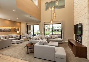 Beautiful 3B/R Townhome Villa, Free Wi-Fi & Parking, 2 miles from Disney