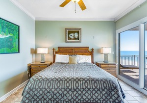 Beautiful Beachfront Condo w/ Free WiFi, Central AC, Plus Shared Pool & Hot Tub