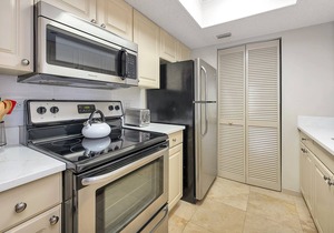 Beautiful Ocean Views, Beach Club 337! Steps to beach!