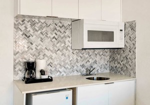 Best Beach Location | Wi-Fi, TV & Amenities