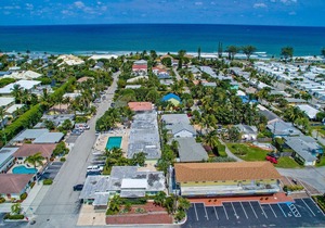 Boutique style apartment in a dream location with pool 200 meters from the beach R
