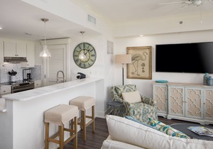 Charming Baytowne Wharf Condo in Sandestin Resort! Pool/Hot Tub, Tram,Balcony