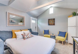 Comfortable studio close to the airport and downtown West Palm Beach and more