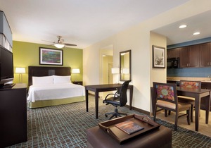 Comfortable Unit for Business Travel | Kitchen, Shuttle, and Free Breakfast