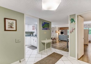Cozy 2 bed/2 bath, Steps to The Beach, 2021 Beachwood