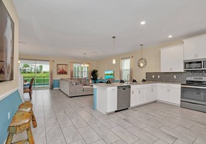 Dazzling 8BR Villa w Pool/Spa Near Disney