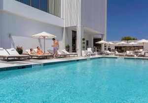 Enjoy Our Stress-Free Experience with Outdoor Pool and Shuttle | 3 Rooms