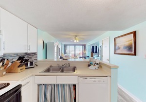 Fourth-floor side condo at oceanfront resort with pools, hot tub & beach access in Atlantic Beach