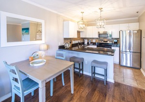 Gulf View, Pool, Private Beach Access, Tennis, Gulf Place Shops and Restaurants