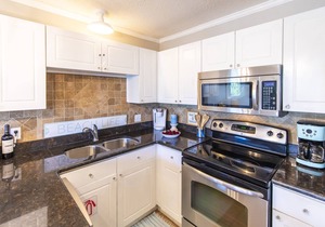 Gulf View, Pool, Private Beach Access, Tennis, Gulf Place Shops and Restaurants