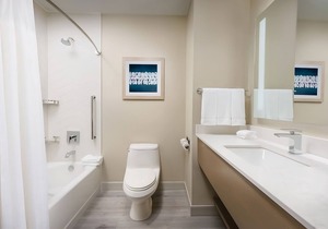 Keys Vacation Starts Here! Three Amazing Units, Free Breakfast, Outdoor Pool
