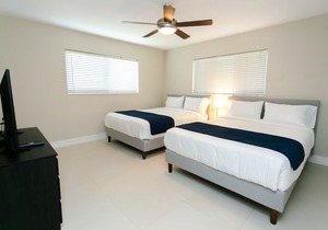 Large 4BR, Best Location in Hollywood Lakes, Heated Pool, Minutes From The Beach