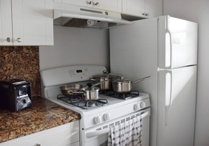Look No Further! 2 Amazing Suites, Living Room and Full Kitchen, Outdoor Pool