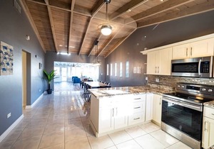 *New Modern* 3br/2ba Duplex/37' Dock/Cabana/Kayaks/Bikes