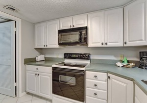 Newly Updated, Ground Floor, 2 bed/2bath,