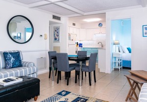 Palm Cay 3 · 3 Queen Beds · 2-Min Walk to Gulf