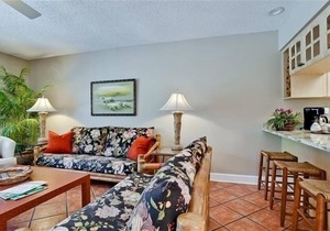 Pelican Cove 5 - Anna Maria Island - Condo 2 Bedroom/2 Bath beach side, maximum occupancy of 5 people.