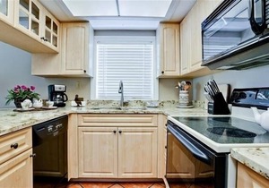 Pelican Cove 5 - Anna Maria Island - Condo 2 Bedroom/2 Bath beach side, maximum occupancy of 5 people.