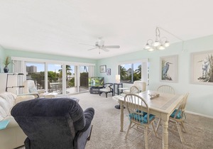 Pelican Watch 208, Sleeps 4, 2 Bedrooms, Beach Front, Pool, Elevator, WiFi
