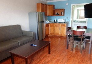 Relax and Recharge! 2 Serene Units, Free Breakfast & Parking, Pool!