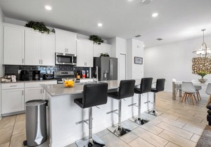 Resort Style, close to Disney and other parks Wlking Distance to Oasis Club