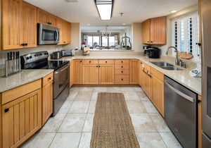 SD 712: Wave Whisperer - Your Front Row Seat to Beachfront Bliss!