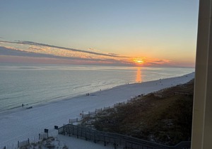 SD 712: Wave Whisperer - Your Front Row Seat to Beachfront Bliss!