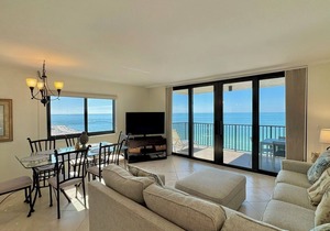 Sea Winds 1001: Amazing View! Beach Front Condo