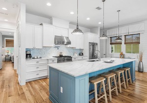 Stunning WaterColor Retreat: Bikes, WaterColor Beach Club Access, Carriage House, Pure Relaxation!