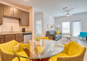Walk to UF | Stylish 2BR | Ideal for Hospital & Gator Visitors