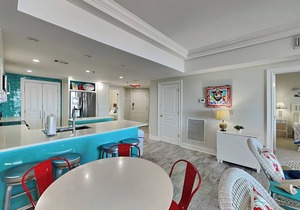 Waterfront condo w. resort amenities + unbeatable views!