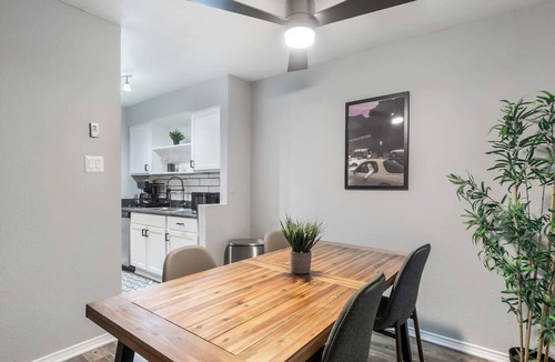 Central Arlington Apartment | 0.2mi/0.3km to Dallas Stadium 1BR +FREE Parking