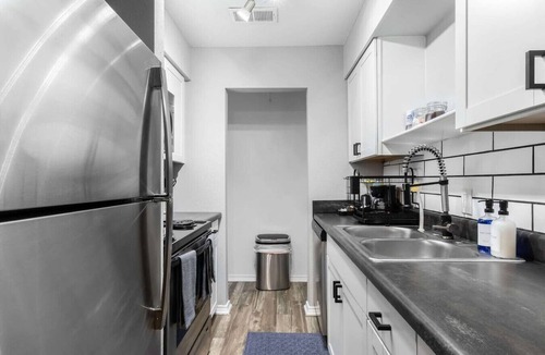 Central Arlington Apartment | 0.2mi/0.3km to Dallas Stadium 3BR +FREE Parking