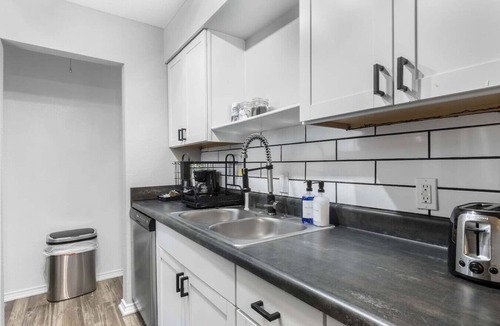 Central Arlington Apartment | 0.2mi/0.3km to Dallas Stadium 3BR +FREE Parking