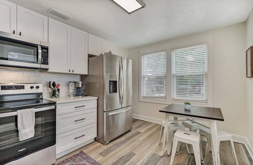 Lakeshore South House | 1/1 Near 5 Historic pts | Hospital | Shops | River