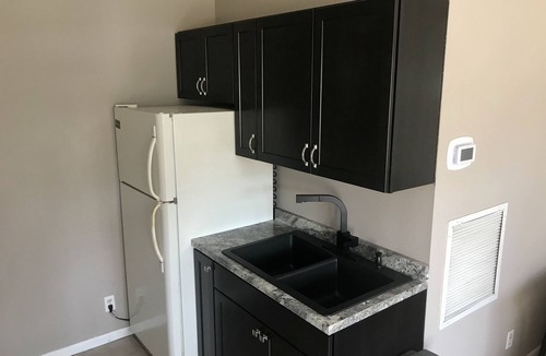 Hunt Club Apartment | 1/1 with access to pool/tiki hut and 1/2 mile to shopping plazas.
