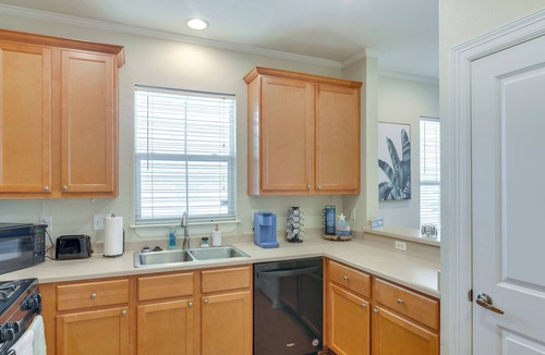 Galveston Cottage | 1/2 Mi to Galveston Beach: Home w/Private Pool