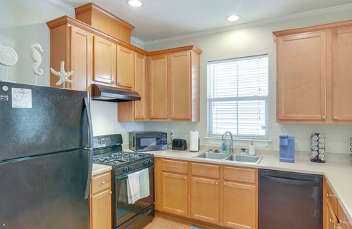 Galveston Cottage | 1/2 Mi to Galveston Beach: Home w/Private Pool