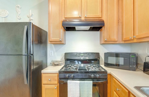 Galveston Cottage | 1/2 Mi to Galveston Beach: Home w/Private Pool