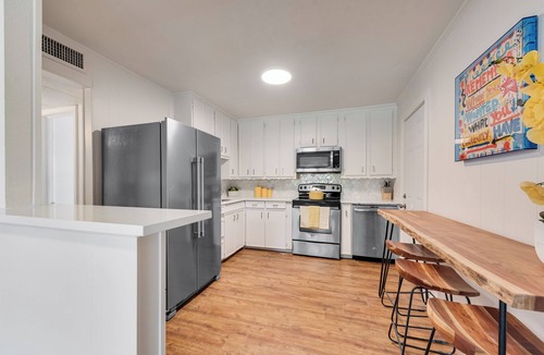 Central Arlington House | 1/2 mile to AT&T Stadium- Modern home with game room and large backyard!