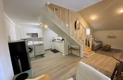 Windermere Apartment | 1 Bedroom Lofted, Private entrance, dedicated parking, W/D, WiFi