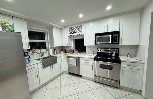 Lauderdale Beach Condo | 1 Block from Beach, Water View, 2 Bd, 2 Bth Pool, BBQ, Gym, Tennis ct, Rec.Room
