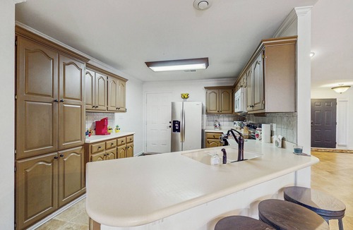 Conway House | <1 Block to Trails! Conway Biker & Hikers Haven