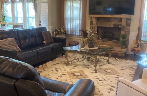 North Augusta House | 1 Exit away from Masters tournament all food & entertainment near Washington Rd.