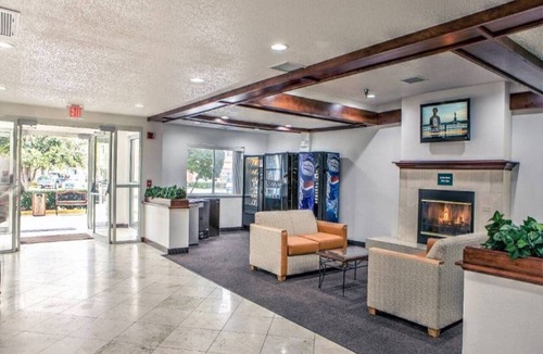 Dallas Apartment | 1 King Bed|Mobil Access Tub,Nsmk